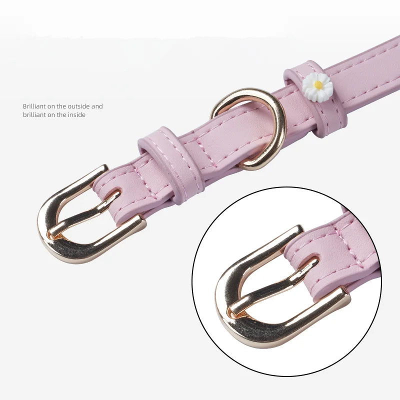 Collier pour Chat & Petit Chien en Simili Cuir – Décor Marguerite, Boucle en Alliage & Anneau Traction
