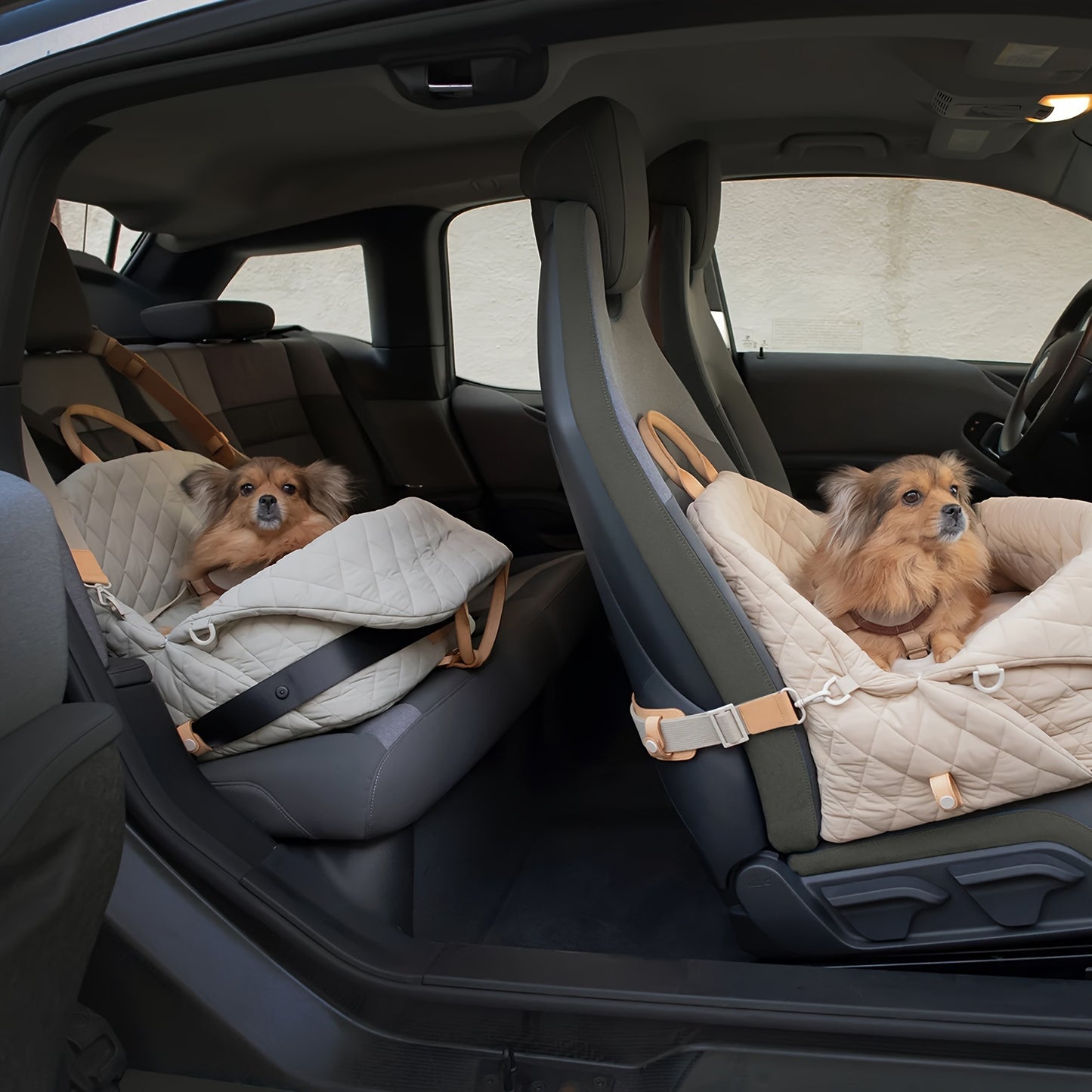 Siège Auto Matelassé pour Animaux – Coloris Gris Clair – Transporteur Sécurisé en Polyester Résistant avec Laisse Intégrée, Sangles de Sécurité et Appui-Tête Ajustable – Pour Chiens et Chats