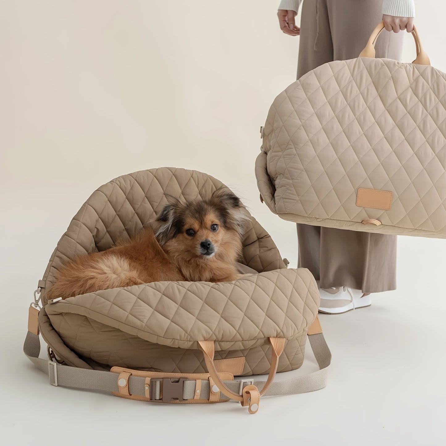 Siège Auto Matelassé pour Animaux – Coloris Gris Clair – Transporteur Sécurisé en Polyester Résistant avec Laisse Intégrée, Sangles de Sécurité et Appui-Tête Ajustable – Pour Chiens et Chats